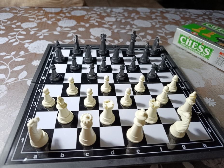Настольные шахматы