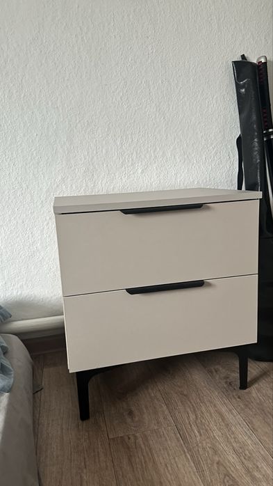 Тумбочки прикроватные