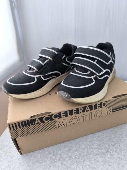 Кроссовки для девочки