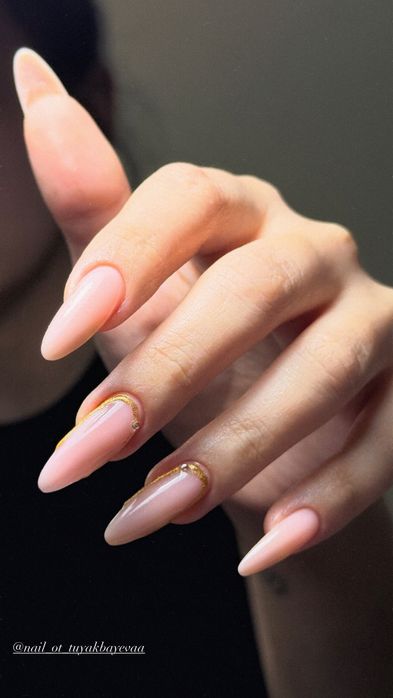 Маникюр в любое время суток.