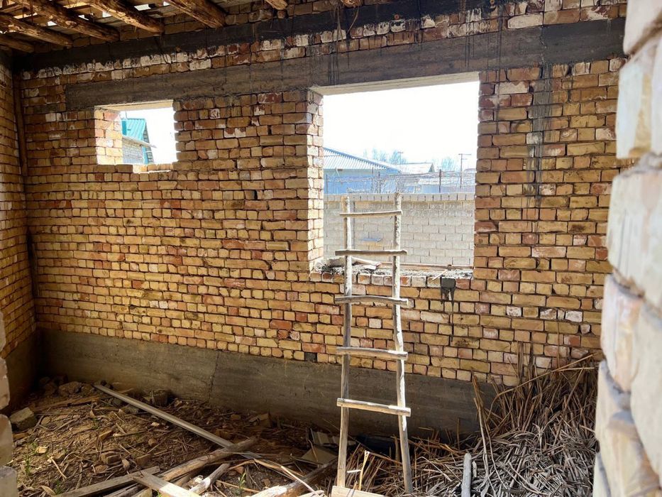 Срочна Продаю дом каробка 4 комнат 2 сотки