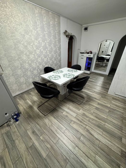 PROPRIETAR - Vanzare apartament 3 camere, 2 bai, 2 balcoane, intrare Racadau, etaj 1/8