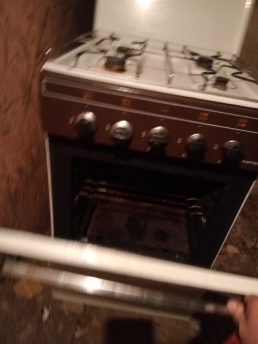 Продам газовую плиту