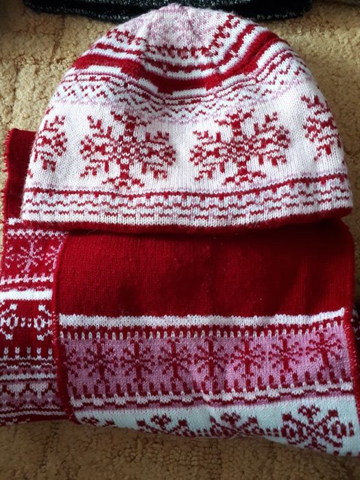 Шапки женские и наборами