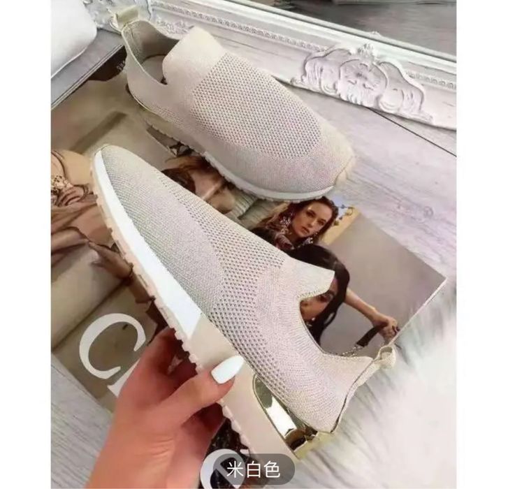 Продам новые кроссовки