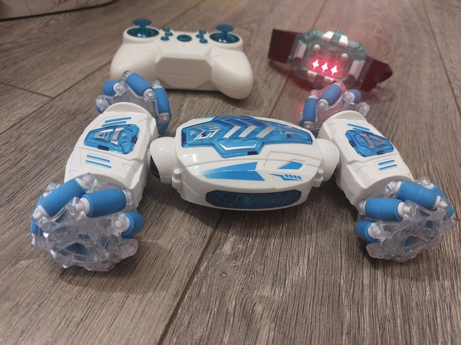 Masina cu telecomanda și controller de mana