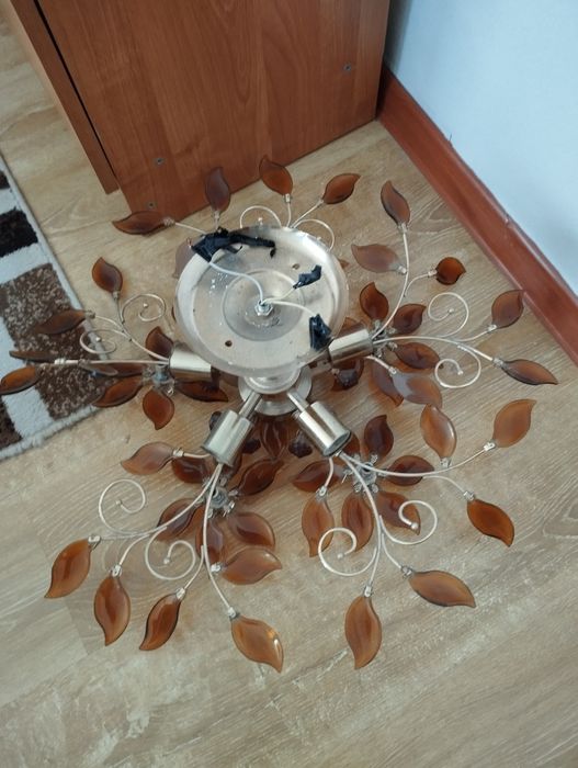 Продам люстру в хорошем состоянии