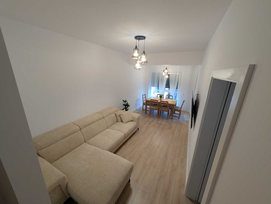 Apartament cu 3 camere , prima inchiriere