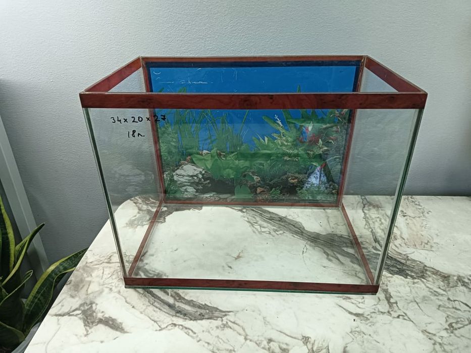 Продам аквариум на 18 литров