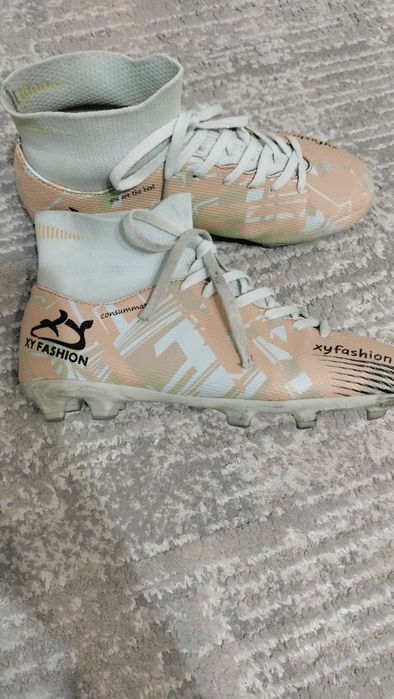 Продам б/у кроссовки для футбола