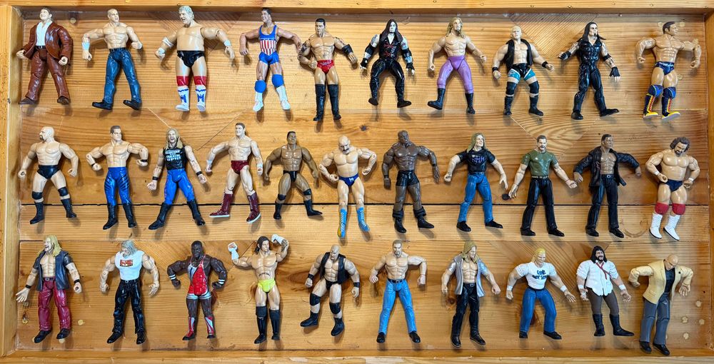 121 бр.  wwe кеч фигури