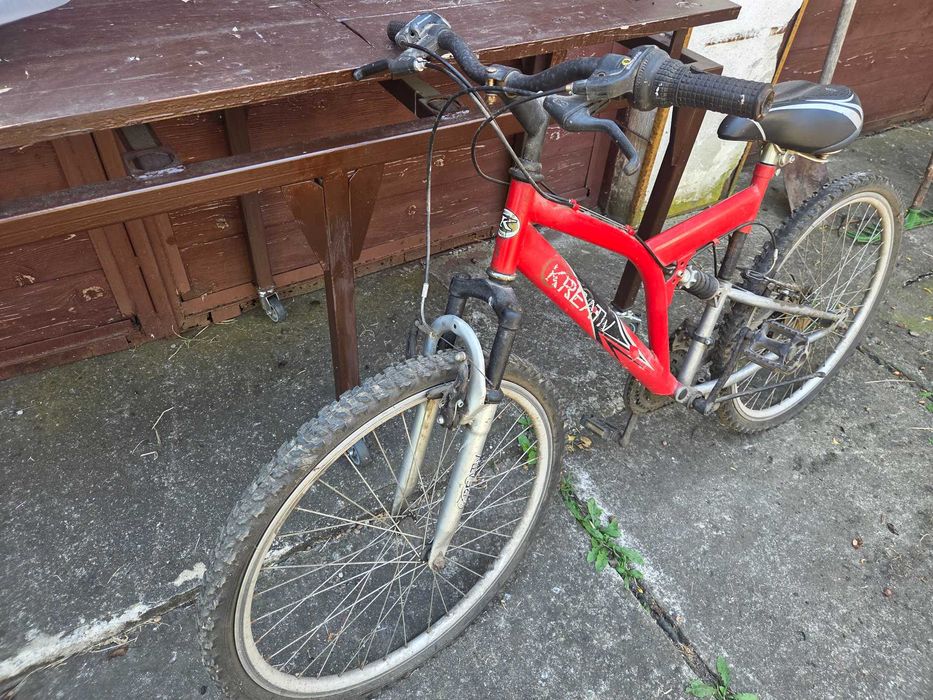 Bicicleta cu suspensii