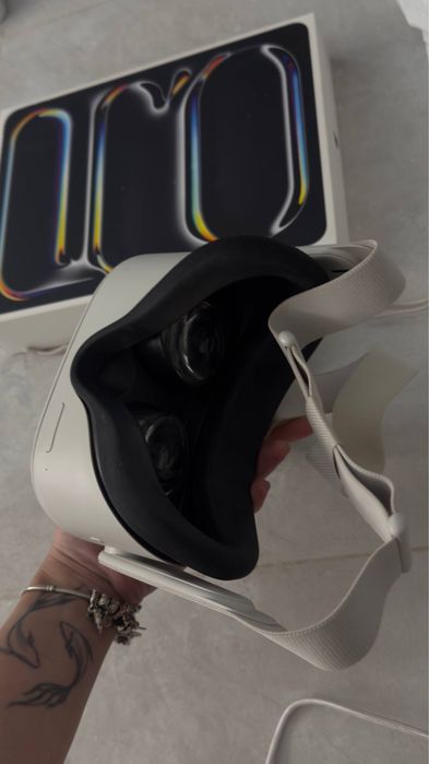 Meta Quest 2 (Oculus Quest 2)