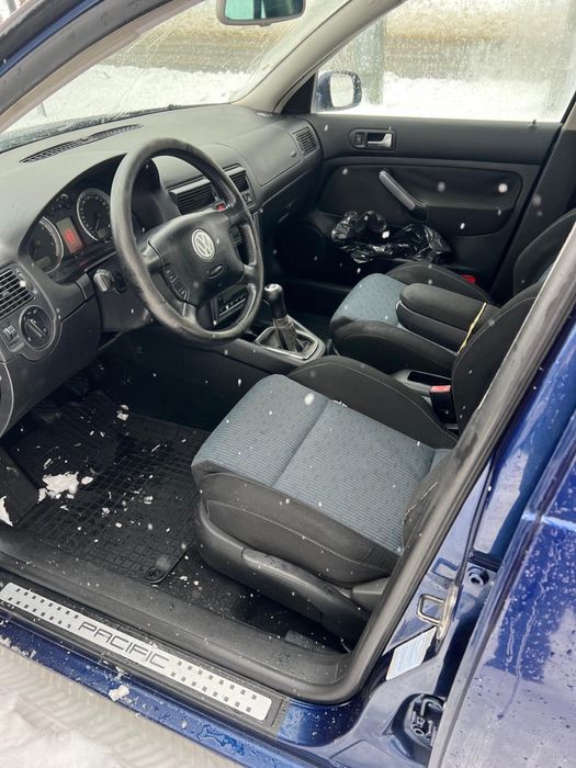 Vw Golf 4x4  clima tempomat navi scaune calde carlig remorcare