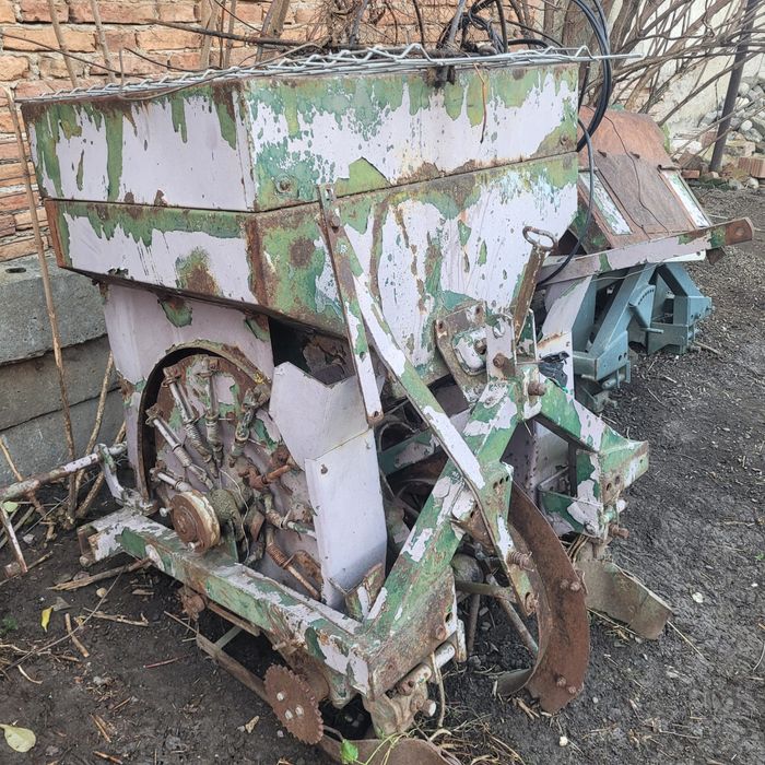 Vand plantatoare cartofi 4 randuri