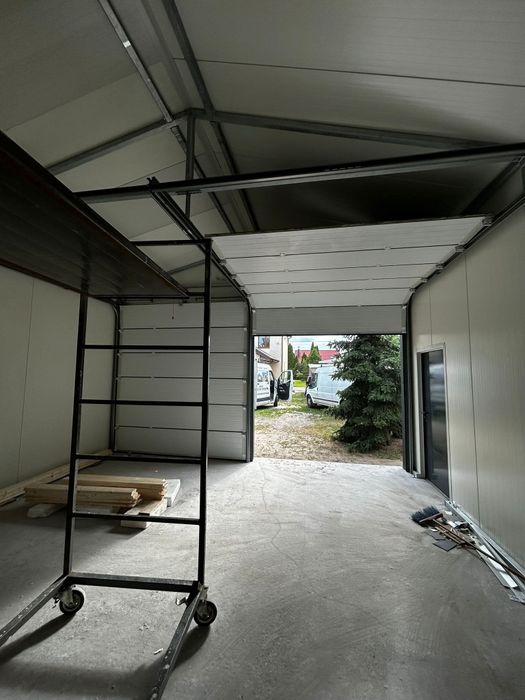 Vand garaj metalic  din panouri sandwich