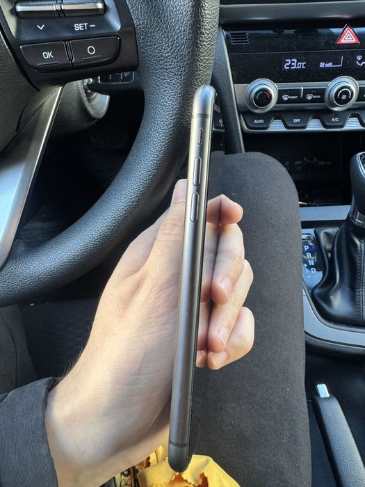 Продам Айфон 128 гб