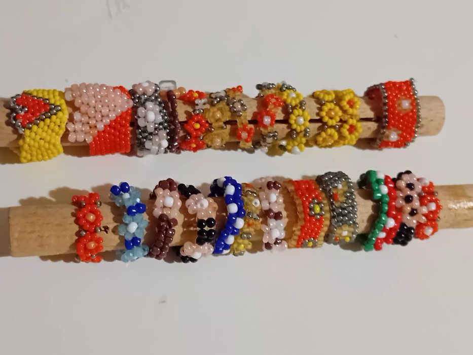 Бижута от стъклени мъниста синци