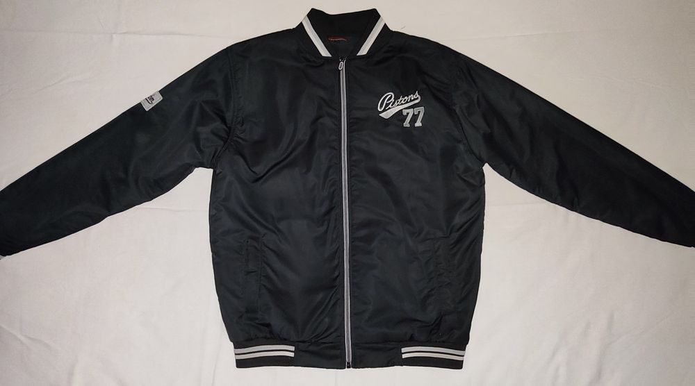 Черный бомбер от американского бренда piston's