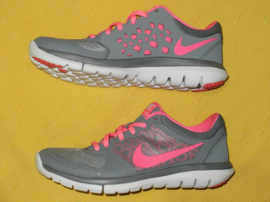 NIKE юношески нови 36