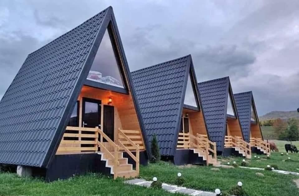 Vand casuta tip A 8 x 7m din lemn