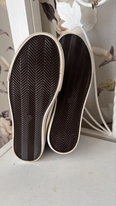 Продам кеды новые 36 размер