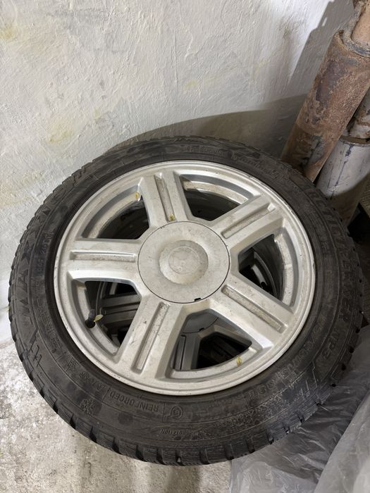 Продам торусы R15 на зимней резине шипы