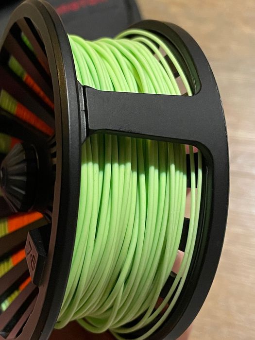 Въдица и макара с шнур за мухарски риболов