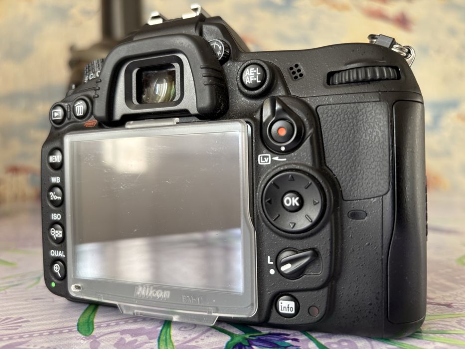 Продам фотоаппарат Nikon D7000