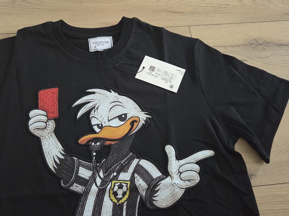 Tricou negru Iceladon cu Donald Duck arbitru
