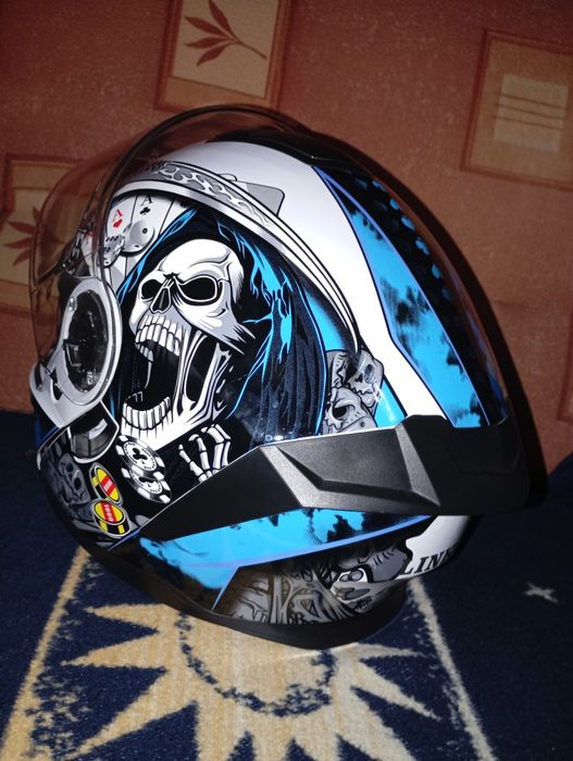 Продам мотошлем.