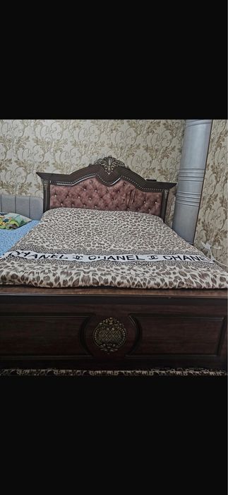 Продается спальный гарнитур