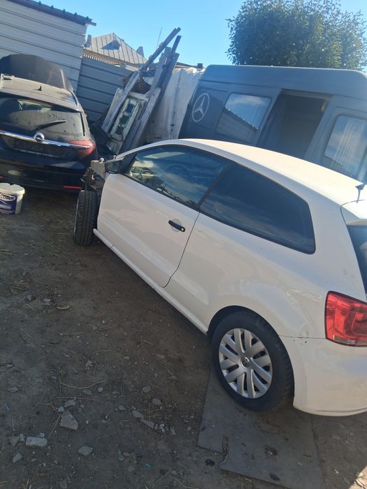 Vând uși de Volkswagen Polo an 2013 stânga dreapta