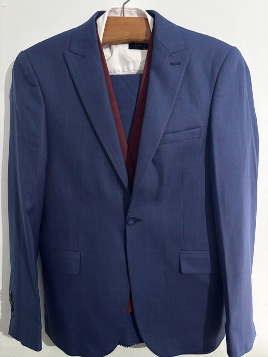 Costume bărbați slim fit (S-M) – 4 bucăți disponibile