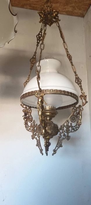 Superbă lampa tip opalină din bronz masiv În stilul Baroc,piesa cu o lucrătură de o foarte mare finețe,h 100 cm cu lanț ajustabil