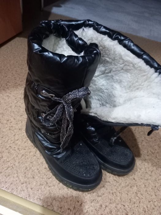 Продам детскую обувь