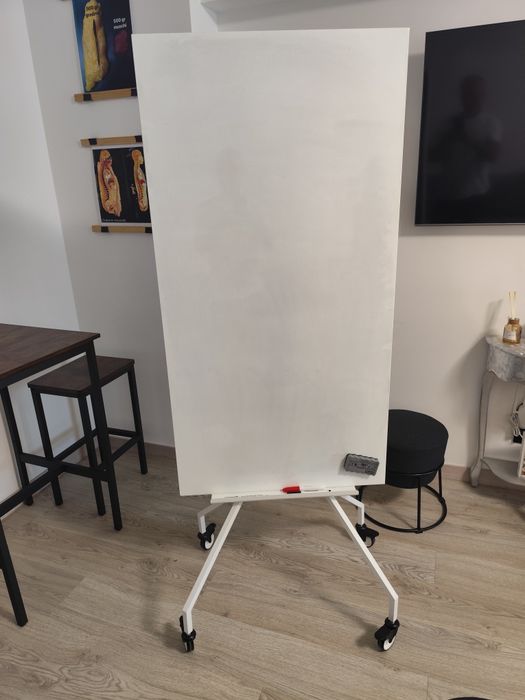 tablă albă mobilă (whiteboard) cu rotile,