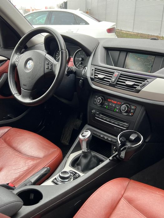 Vand BMW X1 2013 XDrive 2.0D 4x4 piele *LED* inmatriculata RO urgent