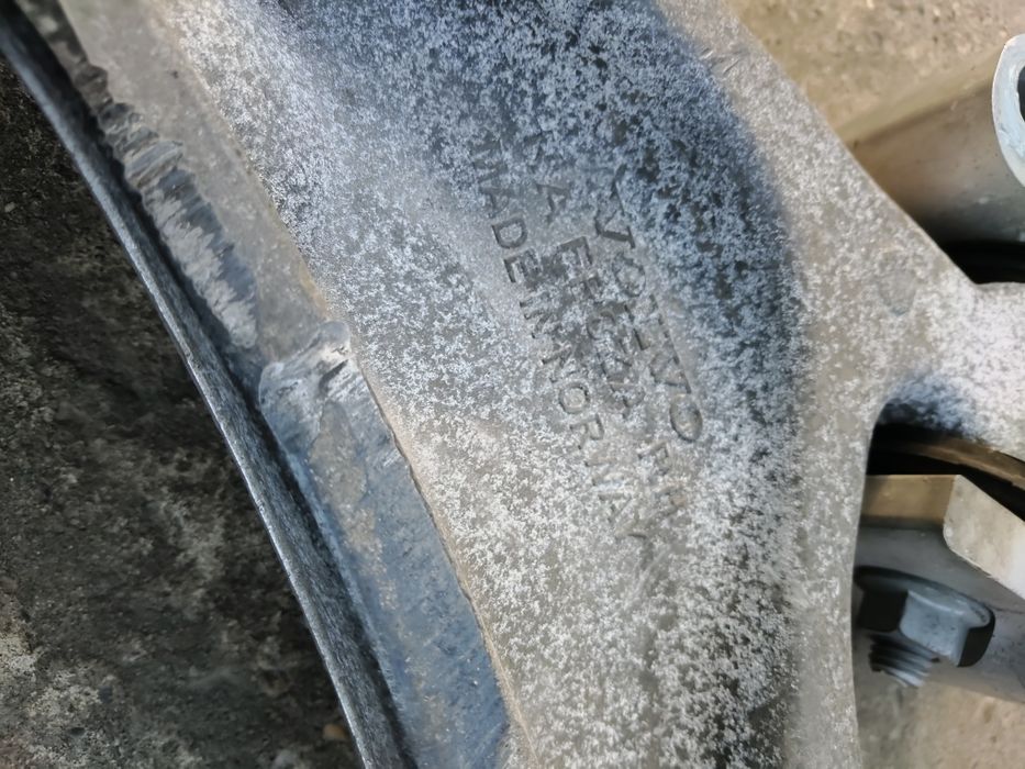 Vând brat suspensie dreapta fata Volvo XC60 2023