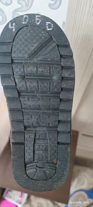 Продам детские ботинки