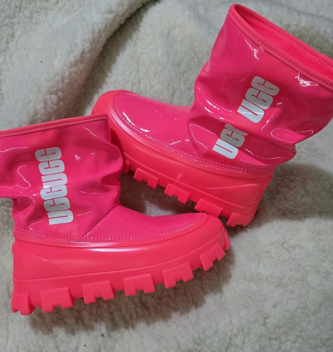 UGG Уникални дамски апрески нови без кутия електриково розово 38 номер
