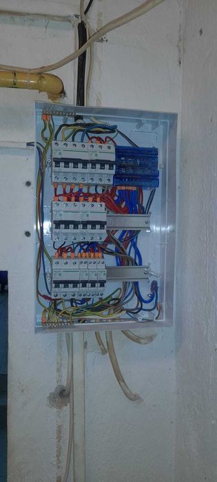 Electrician cu experiență