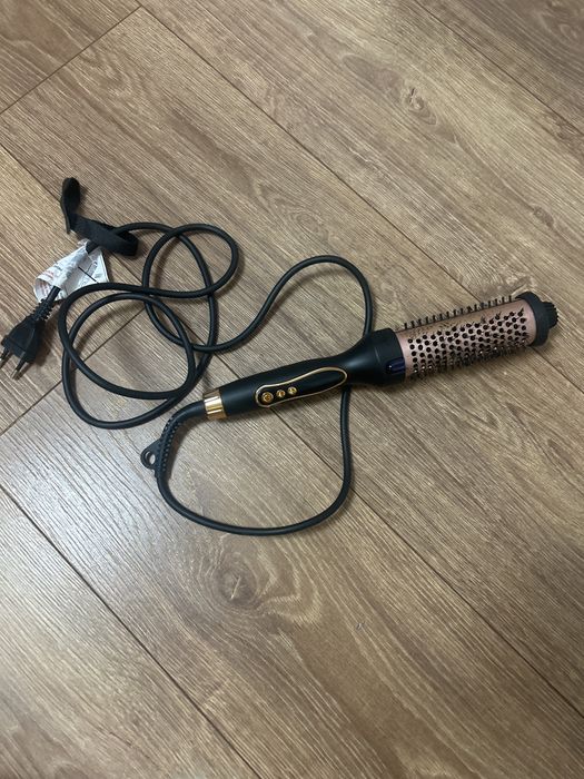 perie termala ,contitii bune ,merge perfect,folosita de 4 ori