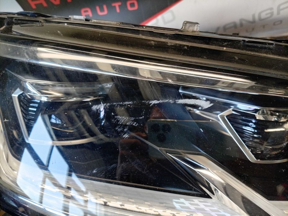 Преден десен фар Volkswagen T6.1 2019
