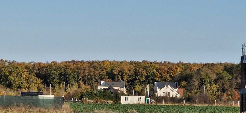 Vand teren langa padure,drum amenajat,case noi construite,640mp,27000E