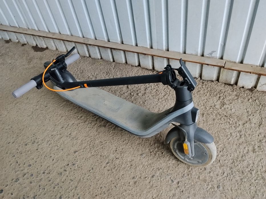 Срочно! Продам б/у Ninebot KickScooter E2 Plus