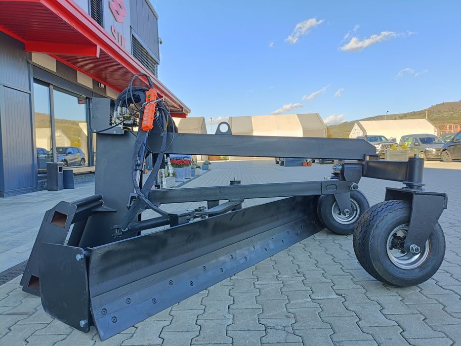 Nivelator de teren pentru mini încărcătoare tip BOBCAT