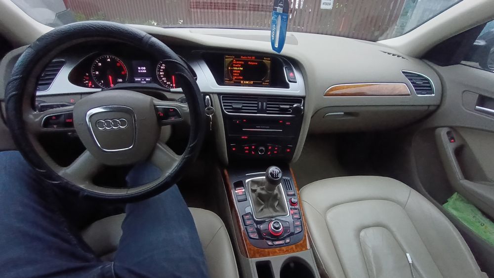Audi A4 b8.  2010.  2.0.  TDI