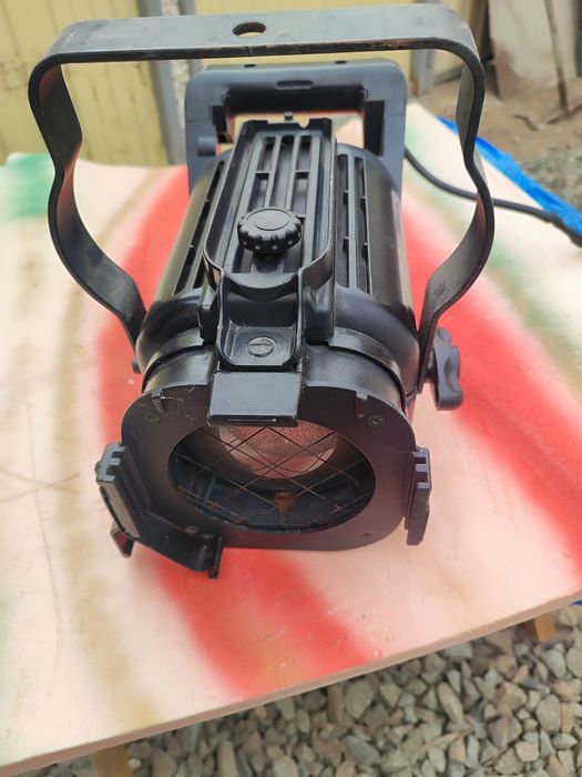 Сценический прожектор.