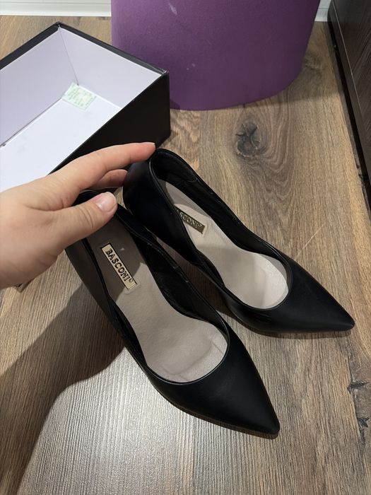 Продам лодочки 37 размера. Basconi.